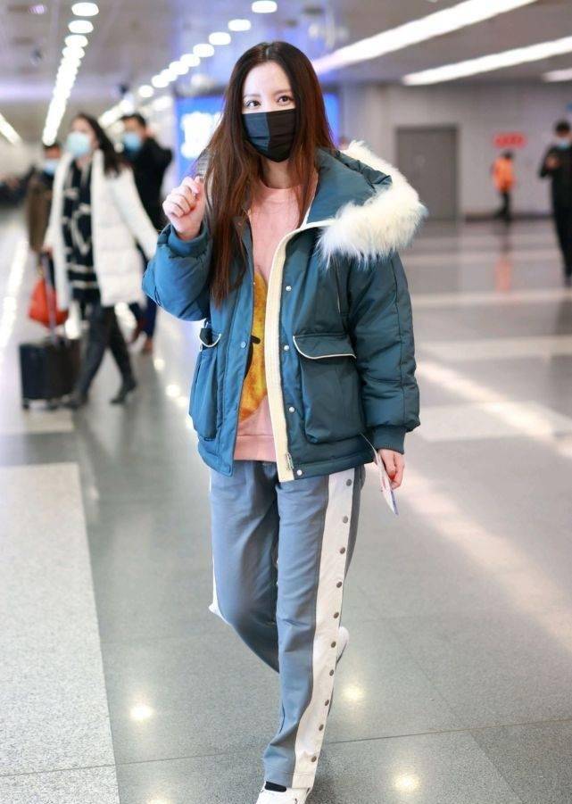 明星街拍连衣裙_女明星街拍穿搭_明星穿搭街拍