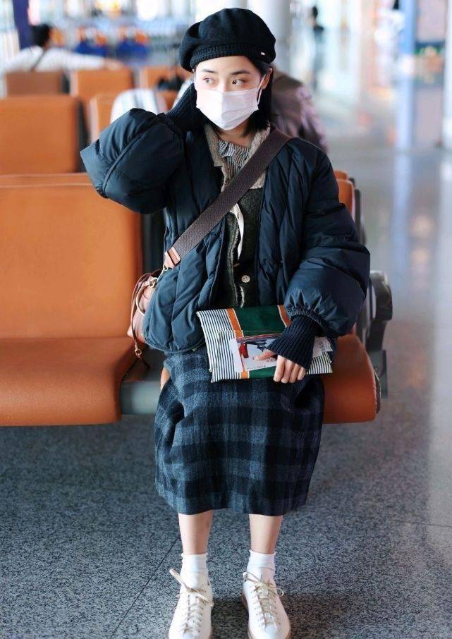 女明星街拍穿搭_明星街拍连衣裙_明星穿搭街拍