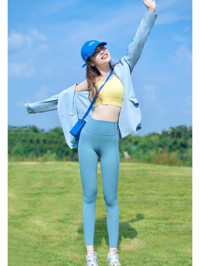 周迅街拍穿搭图片2016_成都美女穿搭街拍_明星穿搭街拍