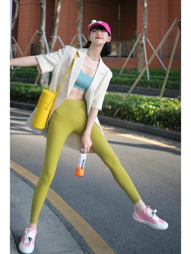 明星穿搭街拍_成都美女穿搭街拍_周迅街拍穿搭图片2016