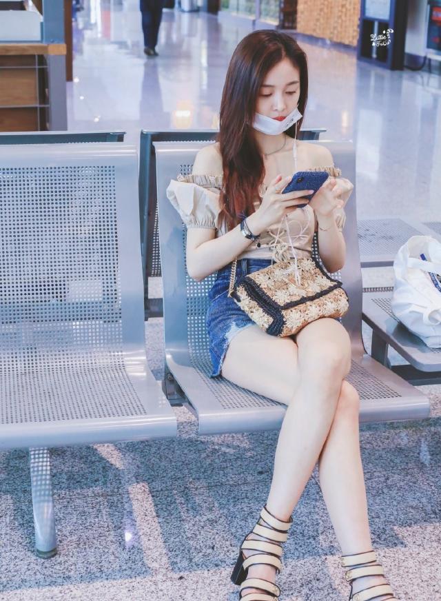明星穿搭街拍_明星街拍穿搭造型示范_街拍美女穿搭