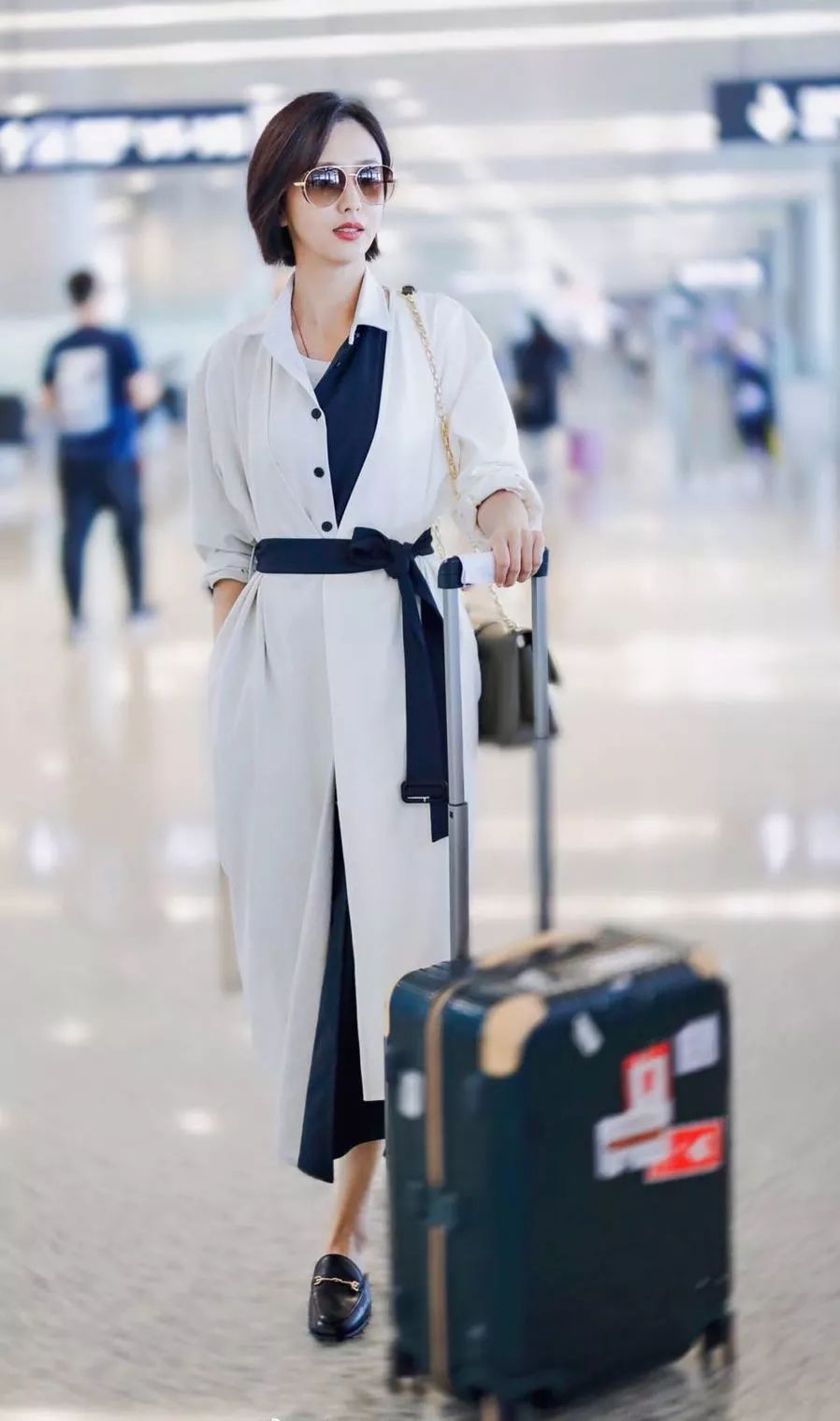 街拍美女穿搭_周迅街拍穿搭图片_明星穿搭街拍
