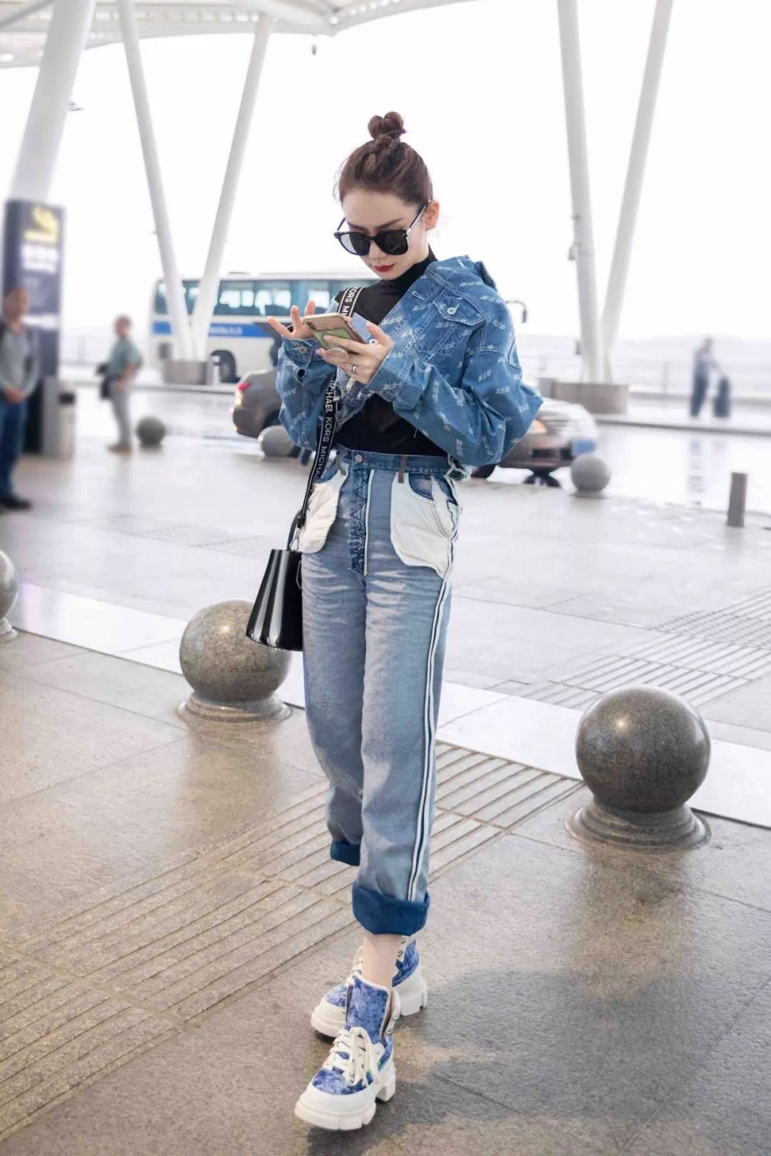 周迅街拍穿搭图片_街拍美女穿搭_明星穿搭街拍