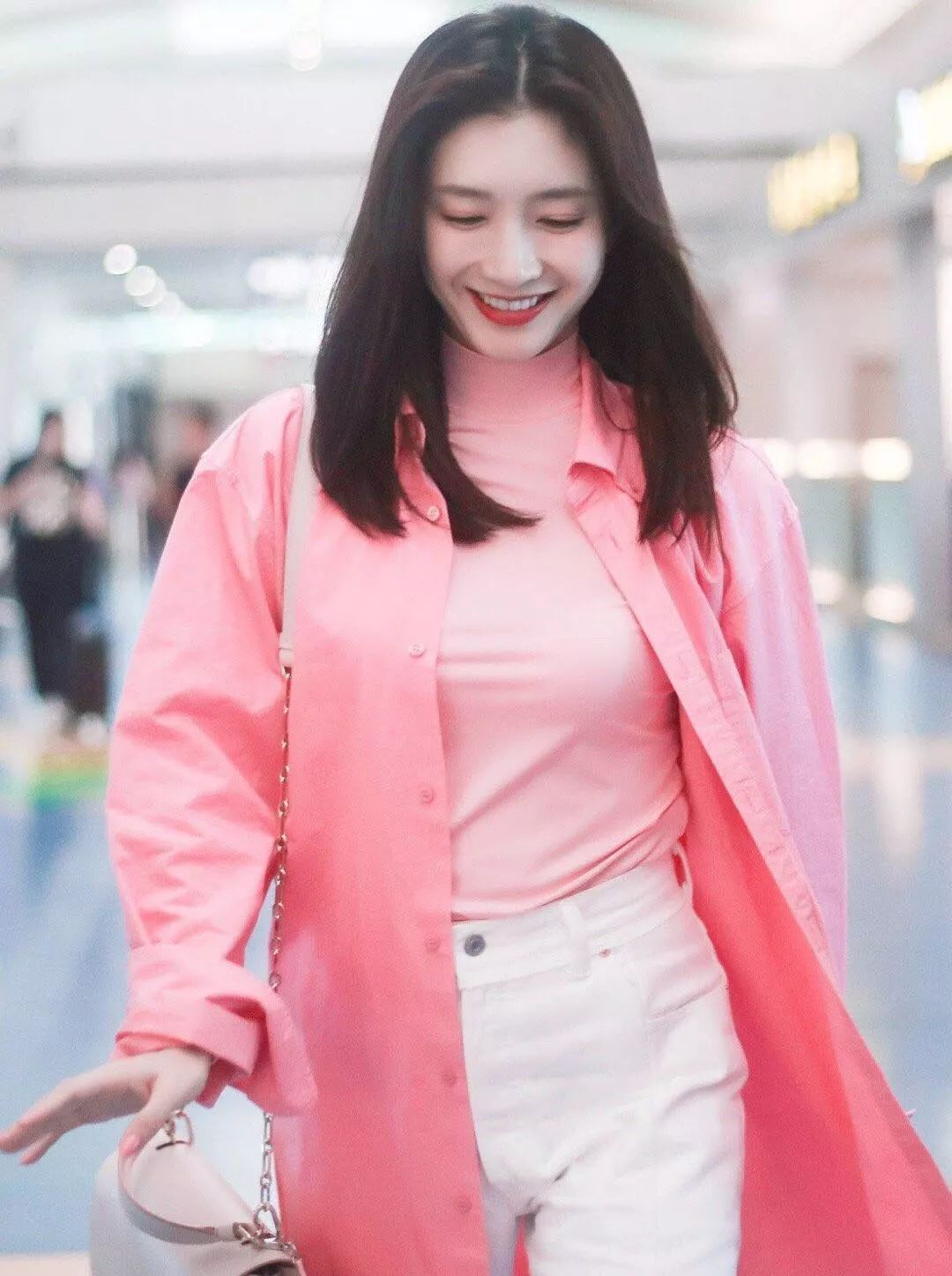 明星穿搭街拍_周迅街拍穿搭图片_街拍美女穿搭