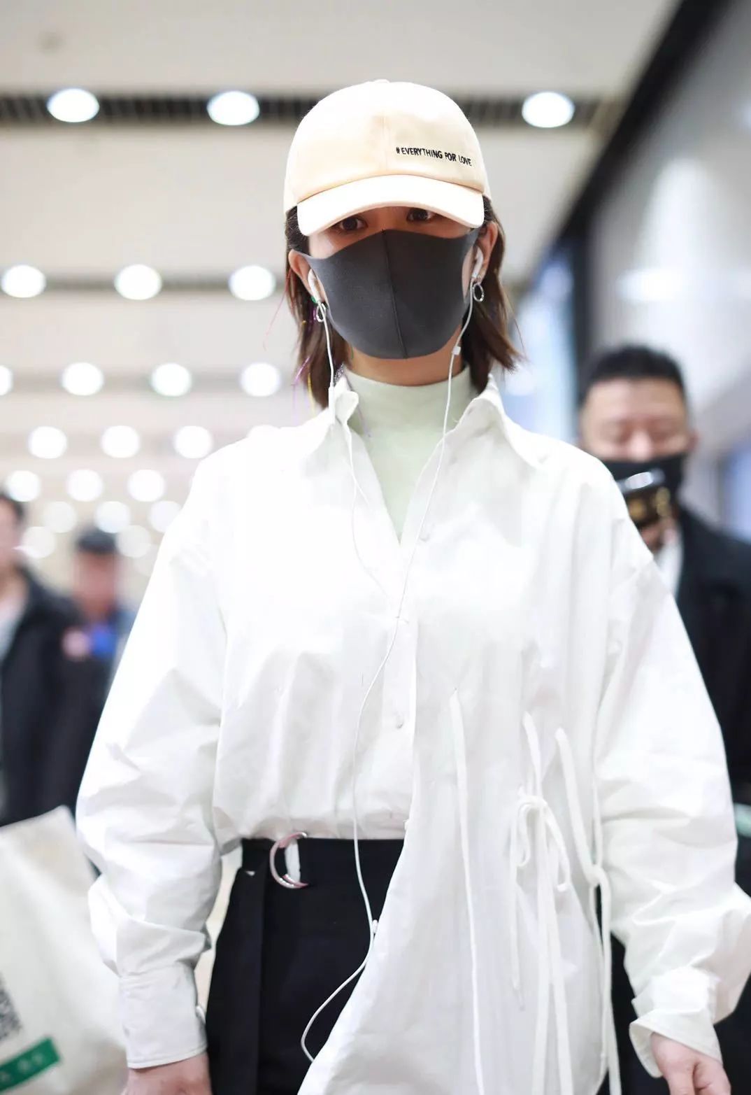 街拍美女穿搭_明星穿搭街拍_周迅街拍穿搭图片