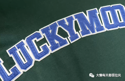 街拍明星穿百褶裙搭配图片_明星穿搭街拍_明星街头穿搭