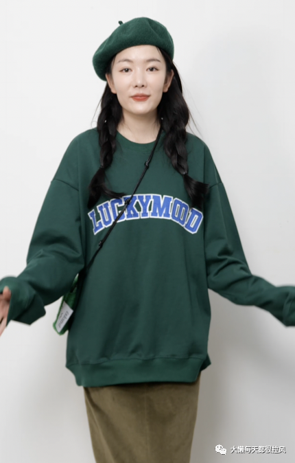 街拍明星穿百褶裙搭配图片_明星街头穿搭_明星穿搭街拍
