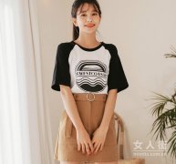 宽松大气的短袖给你小鸟依人的感觉