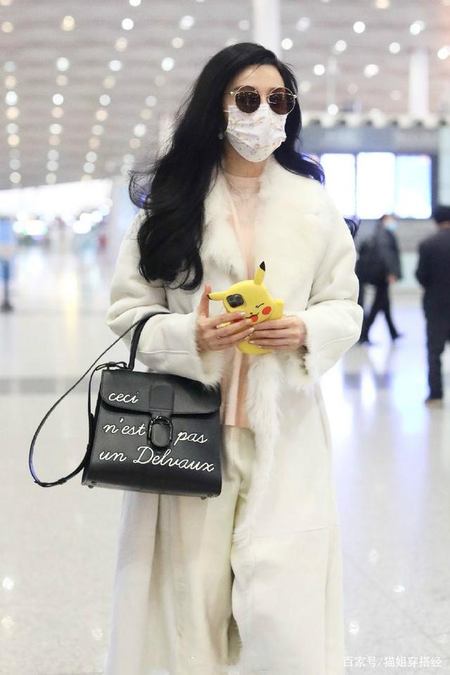 牛仔衣搭裙子明星街拍_欧美达人街拍穿搭示范_明星穿搭街拍
