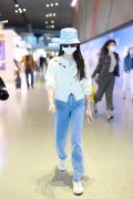 杨超越最新街拍写真发布身穿2个小众