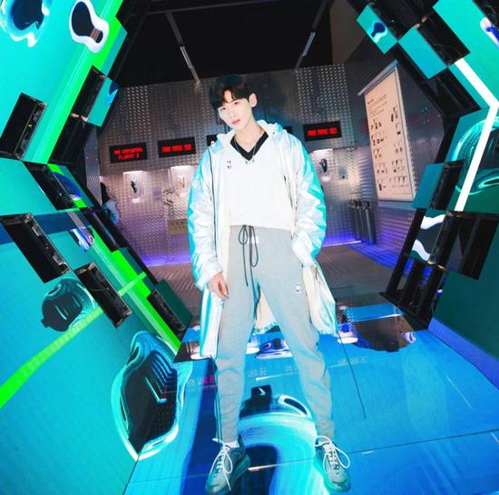 街拍明星夏季穿搭图片_明星时尚街拍_明星穿搭街拍