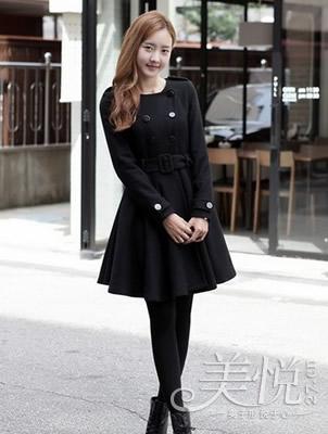 热门单品街拍_热门单职业_单肩斜跨女包女星街拍