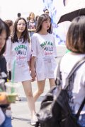 街拍最好的朋友一起出去比美 她们都