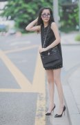 休闲休闲时尚博主Diane Angelica的街头风