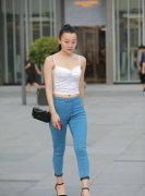 时尚街拍一双闪亮的小高跟鞋这么优