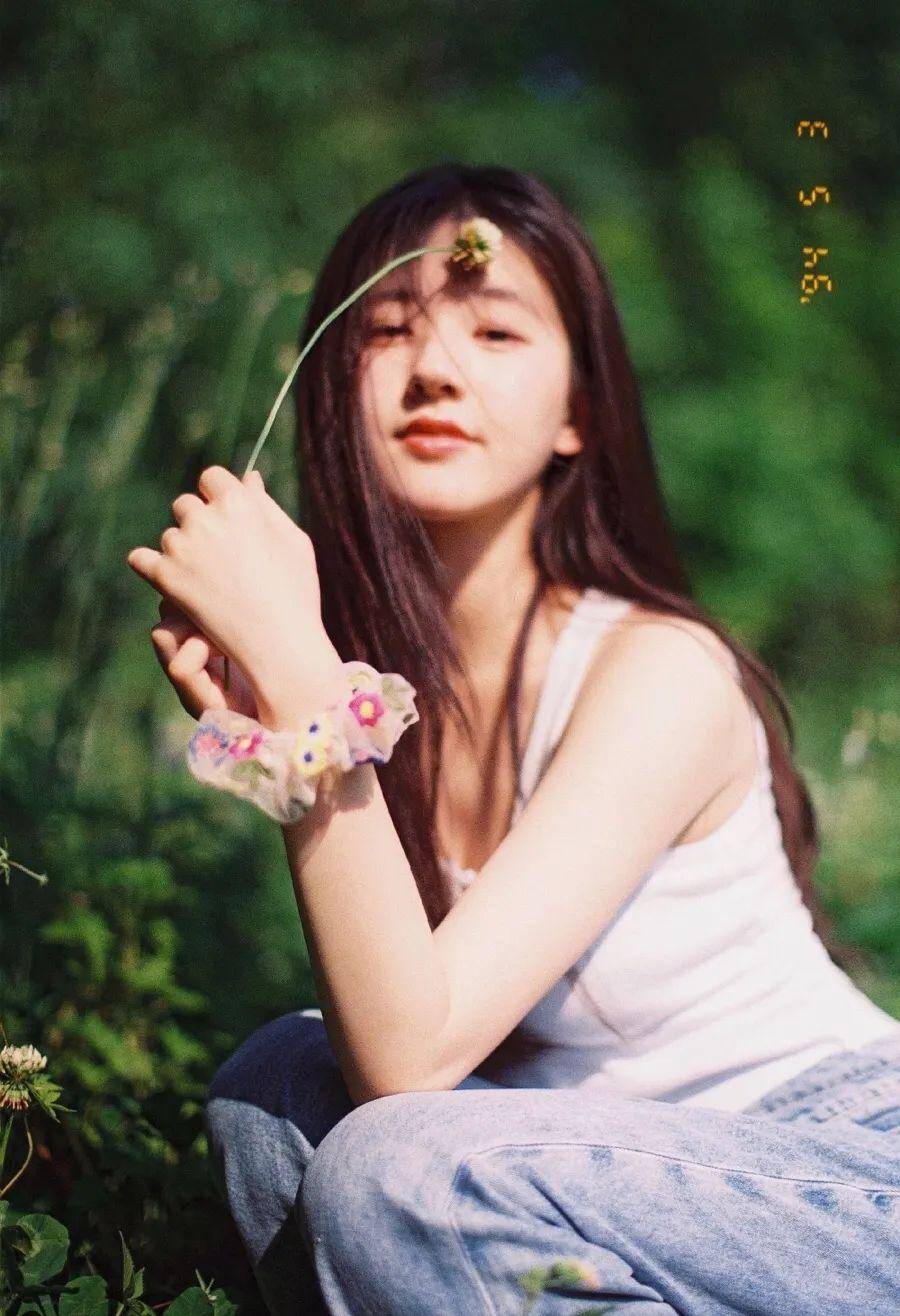裘皮大衣穿搭街拍图片_街拍美女穿搭夏季牛仔裤_明星穿搭街拍