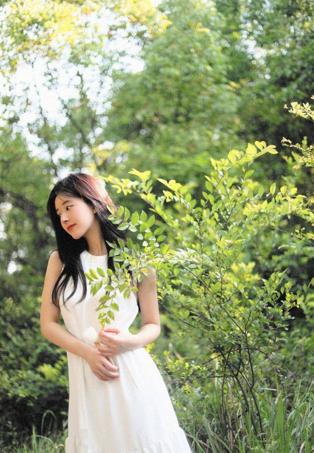 裘皮大衣穿搭街拍图片_明星穿搭街拍_街拍美女穿搭夏季牛仔裤