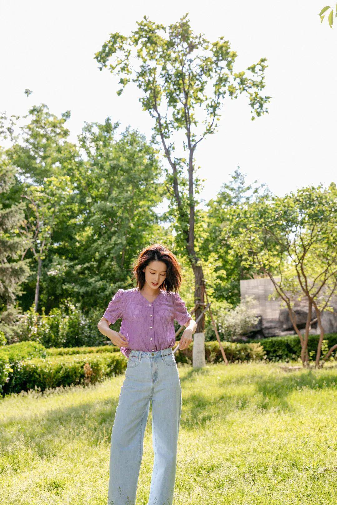 裘皮大衣穿搭街拍图片_街拍美女穿搭夏季牛仔裤_明星穿搭街拍