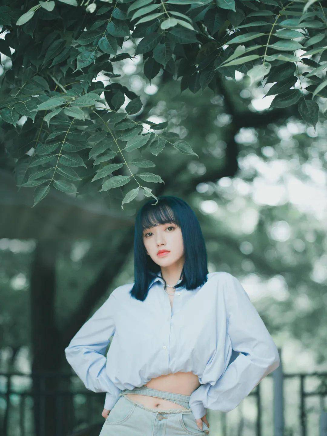 裘皮大衣穿搭街拍图片_街拍美女穿搭夏季牛仔裤_明星穿搭街拍