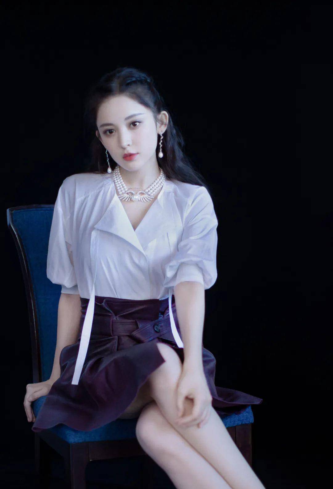 裘皮大衣穿搭街拍图片_街拍美女穿搭夏季牛仔裤_明星穿搭街拍