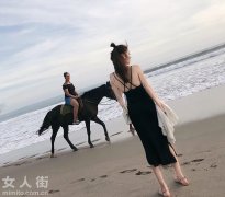 散发迷人魅力从连衣裙开始