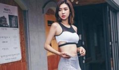 街拍完美娉婷漂亮的紧身时尚裤凸显