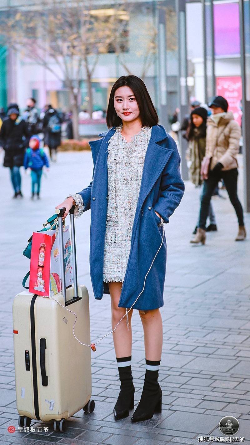 街拍搭配时尚女装_时尚搭配街拍_街拍时尚穿搭