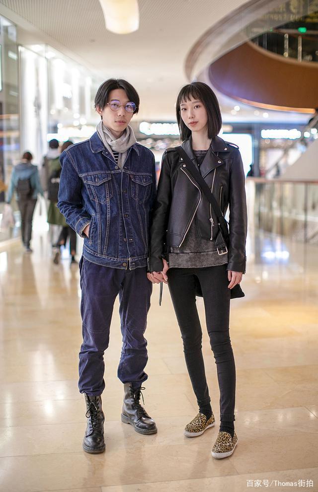 明星街头穿搭_明星穿搭街拍_街拍明星穿百褶裙搭配图片