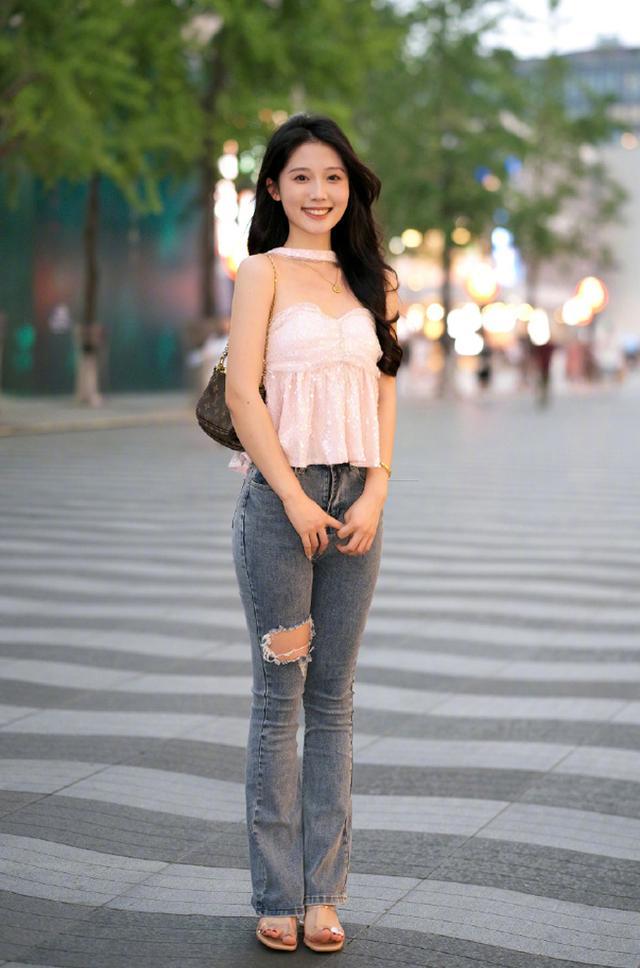街拍时尚穿搭_街拍搭配时尚的衣服_时尚搭配街拍