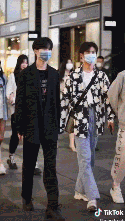 街拍时尚博主推荐_街拍时尚博主是谁_时尚博主街拍