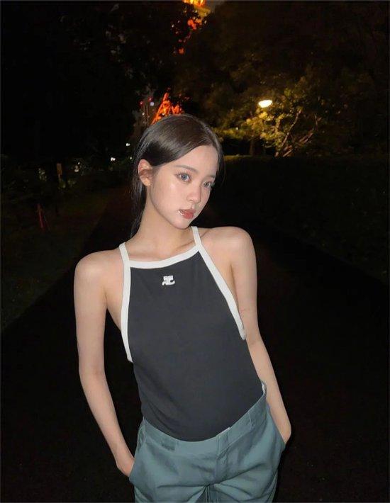 街拍明星穿百褶裙搭配图片_明星穿搭街拍_明星时尚街拍
