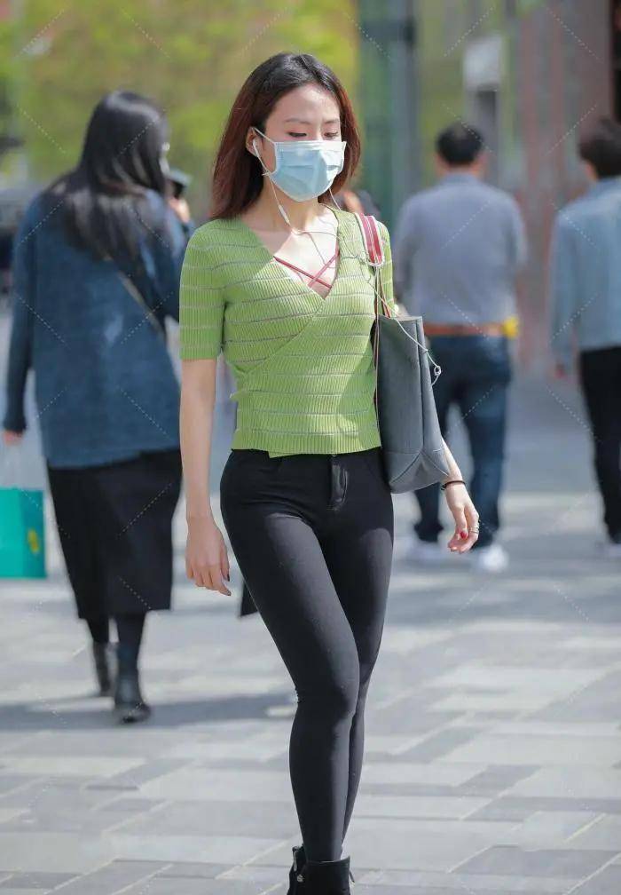 街拍搭配图_时尚搭配街拍_街拍搭配时尚的衣服