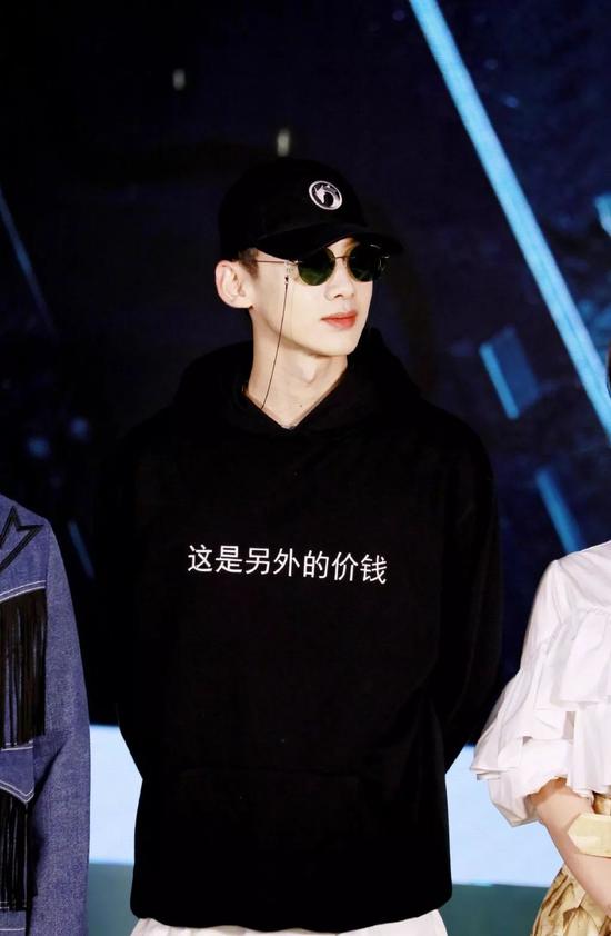 街拍明星夏季穿搭图片_明星穿搭街拍_明星时尚街拍
