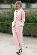 春季白领如何玩转套装 西装套装新颖