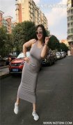 美女街拍时尚亮眼的小姐姐穿什么都