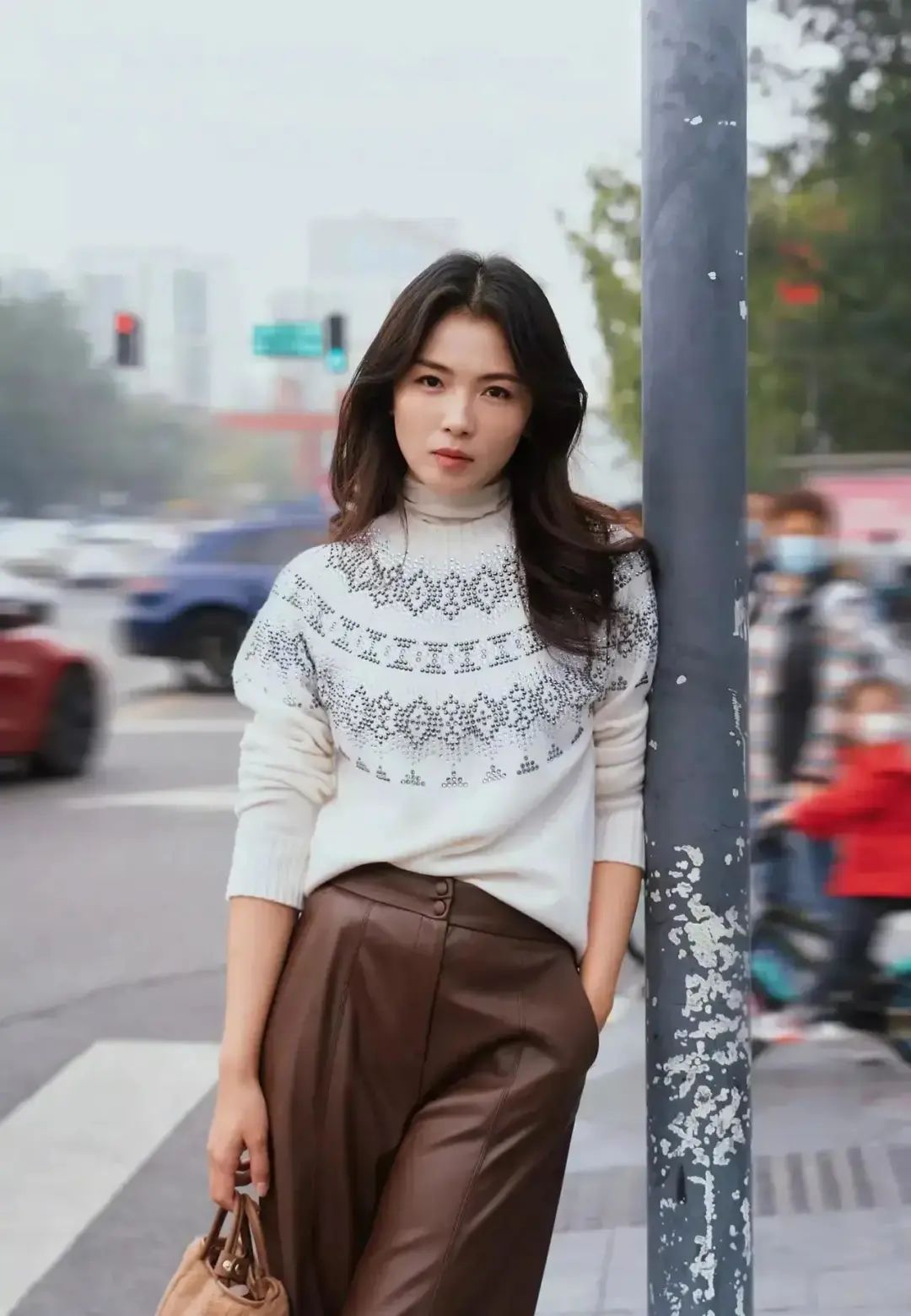 街拍时尚穿搭_街拍搭配时尚图片_时尚搭配街拍