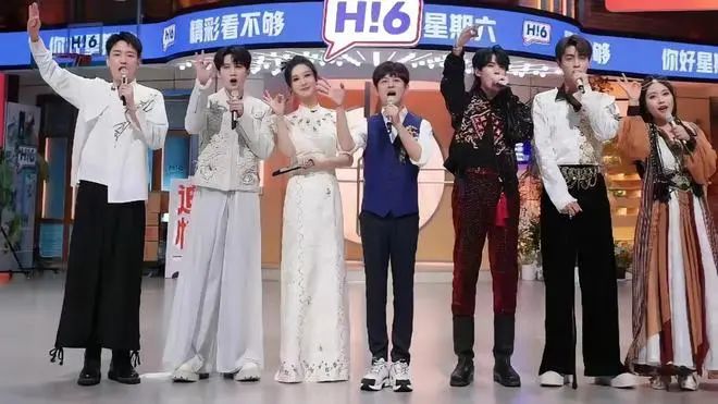 最新明星街拍海报网_海报街拍明星网名大全_海报网明星街拍