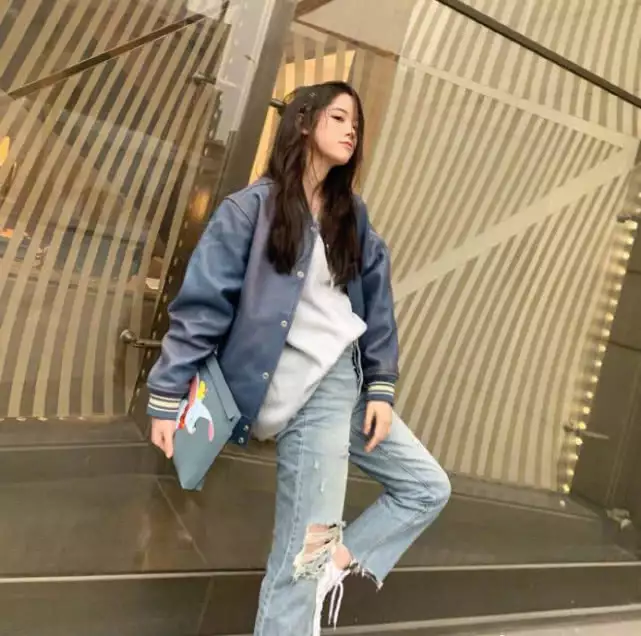 明星穿搭街拍_街拍明星穿百褶裙搭配图片_明星街头穿搭