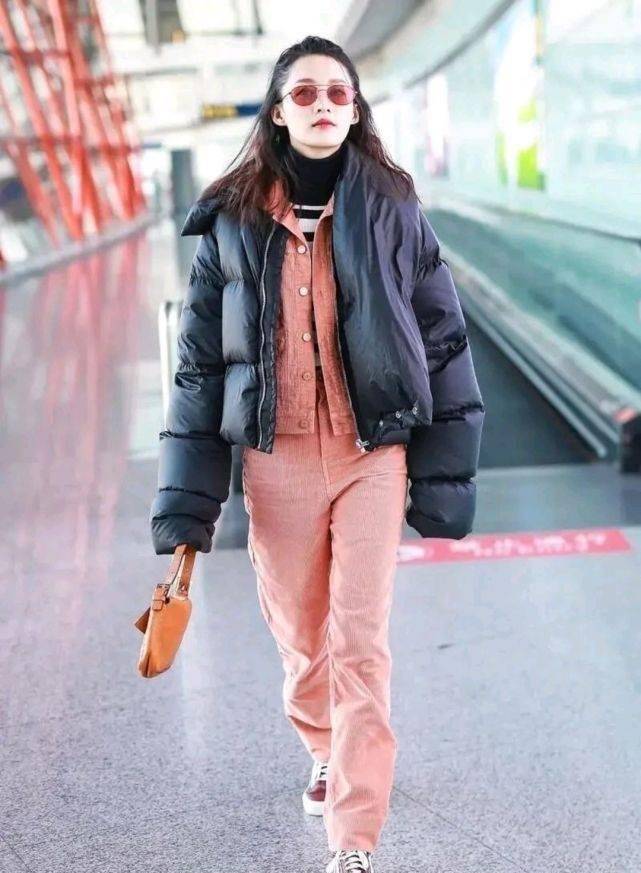 明星穿搭街拍_明星街拍连衣裙_女明星街拍穿搭