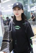 吴谨言背上迪奥包包气质却成为焦点