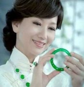想要摆脱土气翡翠搭配的尴尬不妨学学女神们的