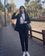 沈梦辰腰是有多细卫衣塞进短裤丝毫