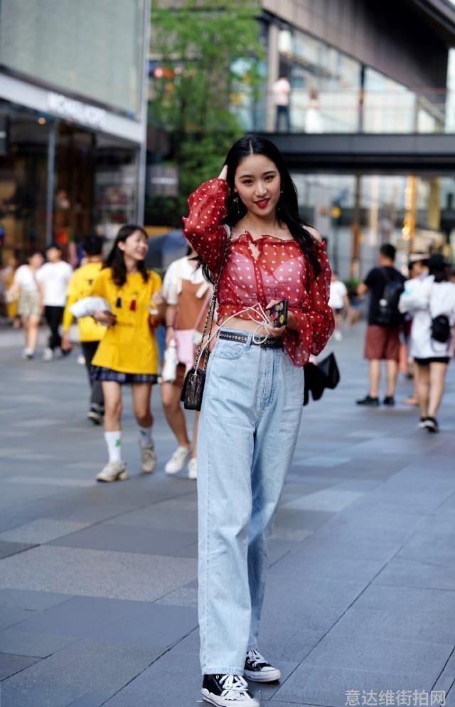 街拍时尚达人_冬季美女街拍时尚搭配_时尚搭配街拍