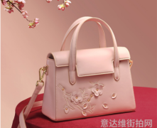 春天背什么色包包最火保准不会过时
