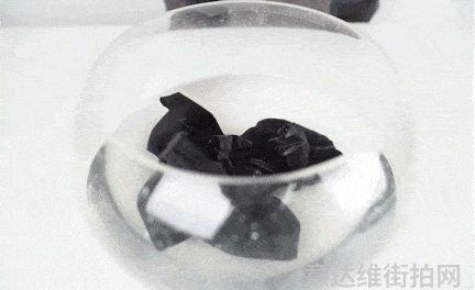 街拍明星穿百褶裙搭配图片_明星街头穿搭_明星穿搭街拍