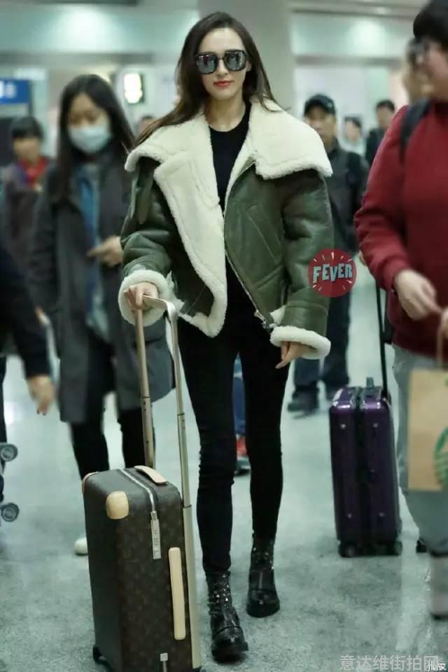街拍搭配时尚女装_街拍搭配时尚图片_时尚搭配街拍