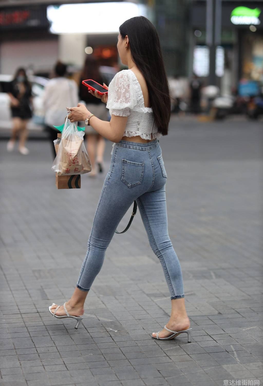 街拍时尚穿搭_时尚搭配街拍_街拍搭配时尚的衣服