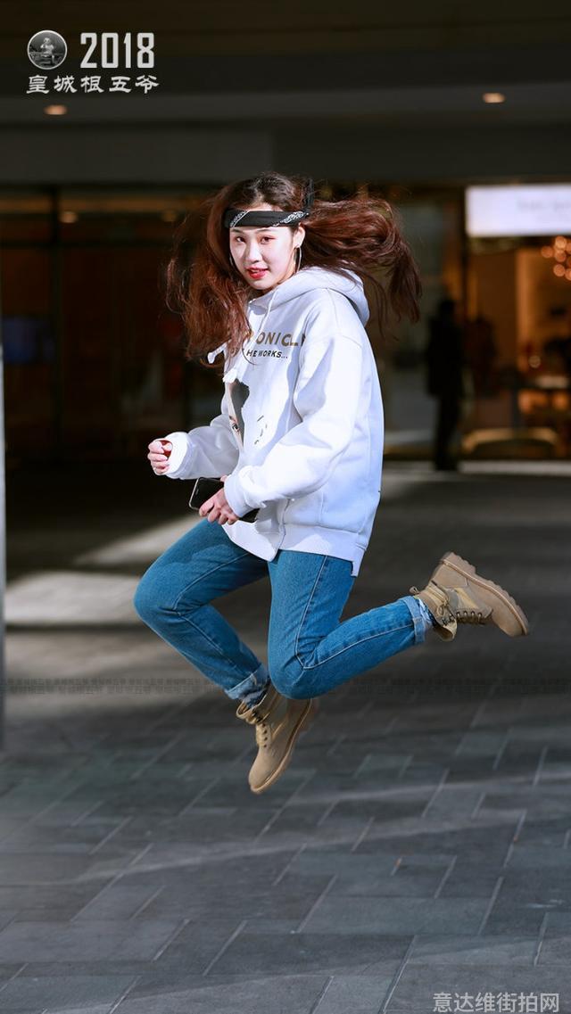 街拍搭配时尚女装_时尚搭配街拍_街拍搭配图