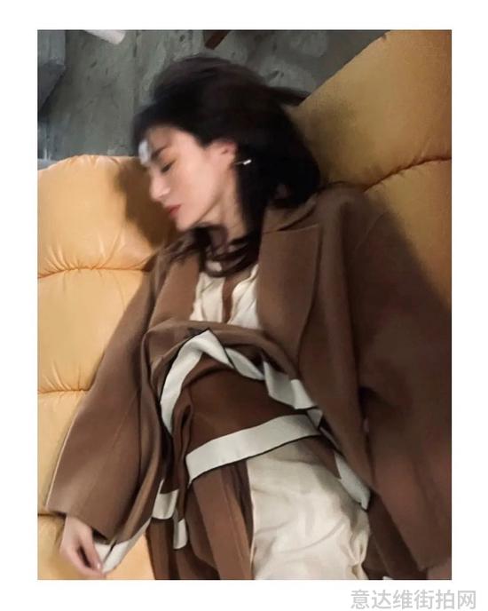 热门单职业传奇_热门单品街拍_单肩斜跨女包女星街拍