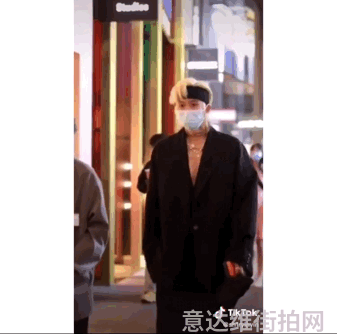 时尚搭配街拍_冬装时尚搭配街拍组图_最新冬装时尚搭配街拍